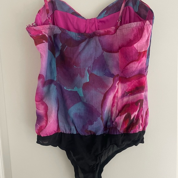 NWT Lulu's Pink and Purple Floral bodysuit - Picture 3 of 4